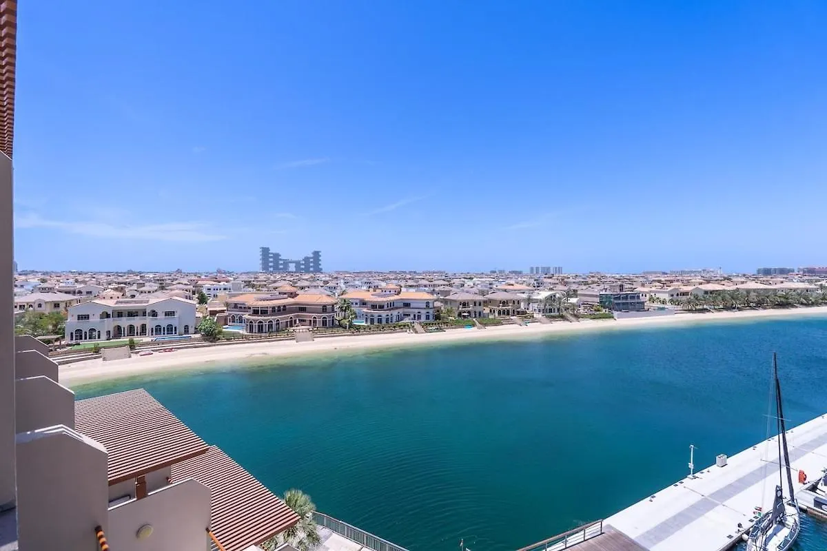 Sleek Studio Apartment At Palm Jumeirah With Ocean Vibes Dubai