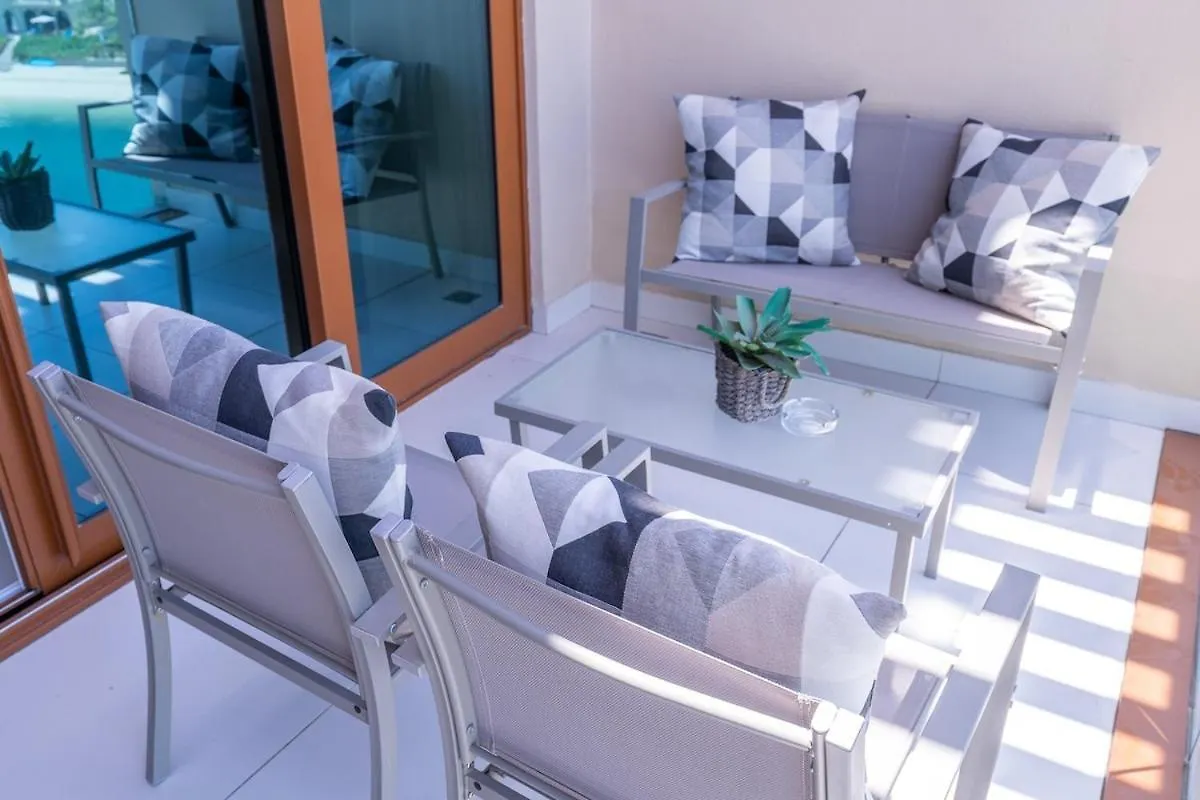 Sleek Studio Apartment At Palm Jumeirah With Ocean Vibes Dubai