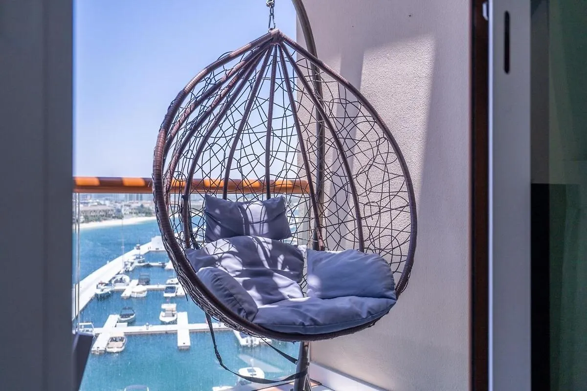 Sleek Studio Apartment At Palm Jumeirah With Ocean Vibes Dubai