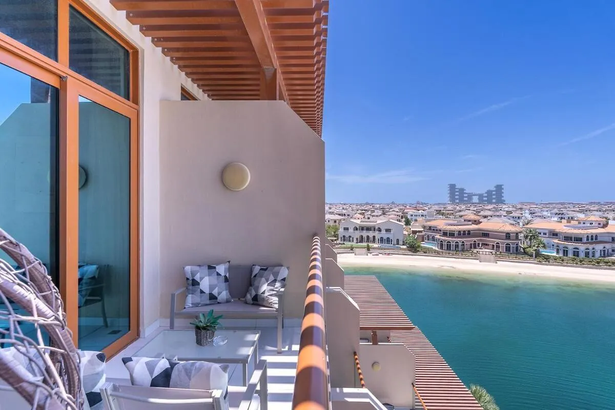 Sleek Studio Apartment At Palm Jumeirah With Ocean Vibes Dubai
