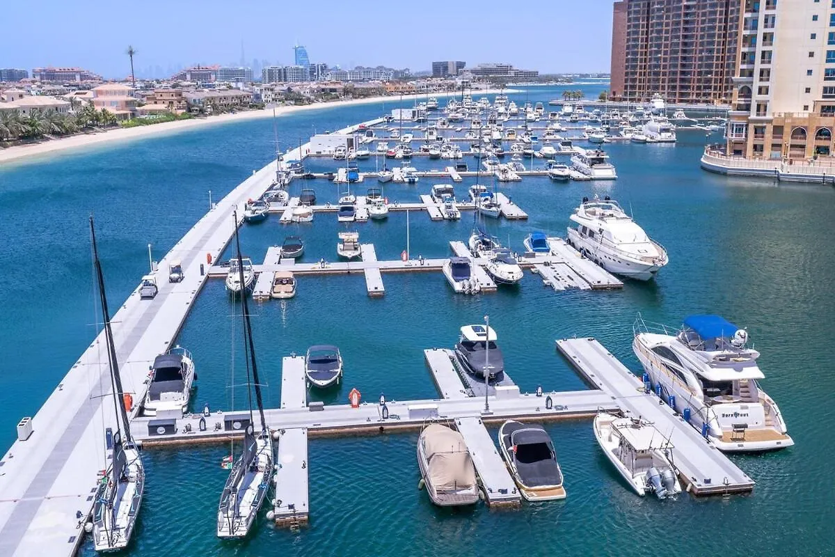 Sleek Studio Apartment At Palm Jumeirah With Ocean Vibes Dubai