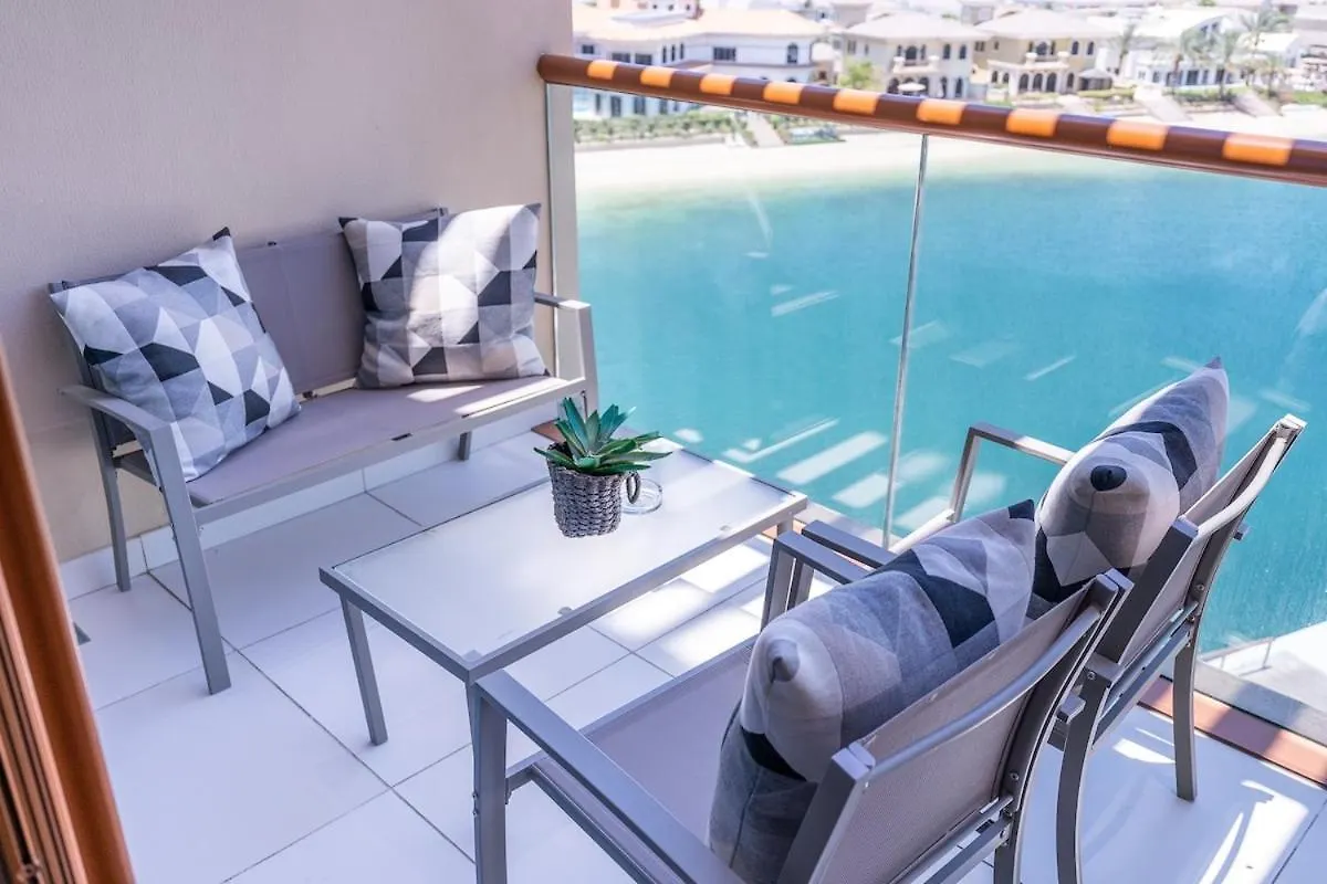 Sleek Studio Apartment At Palm Jumeirah With Ocean Vibes Dubai
