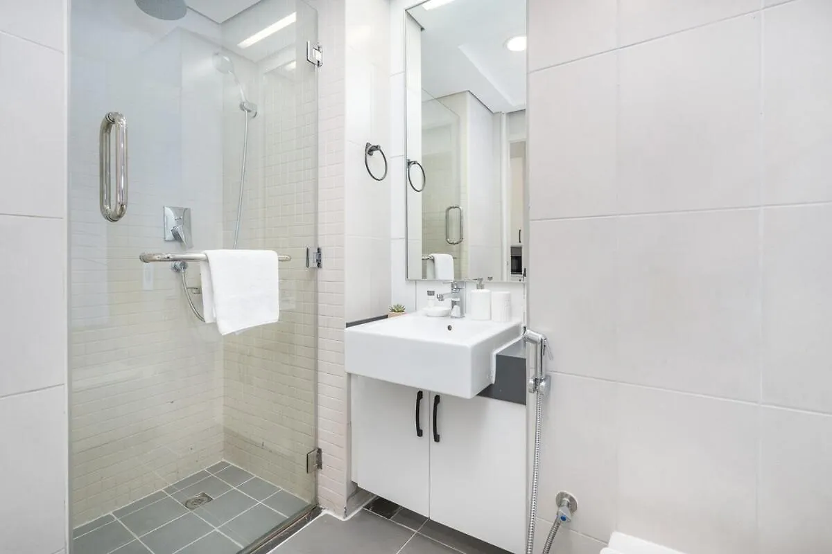 Sleek Studio Apartment At Palm Jumeirah With Ocean Vibes Dubai
