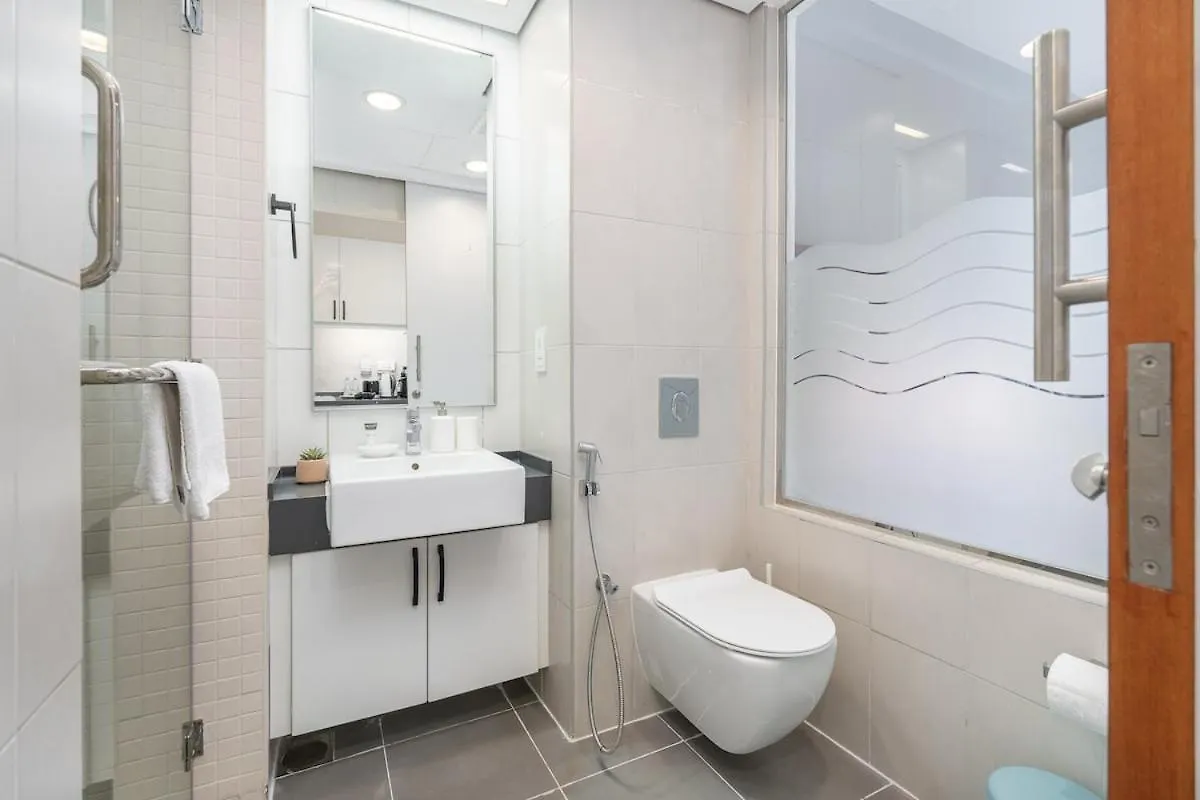 Sleek Studio Apartment At Palm Jumeirah With Ocean Vibes Dubai