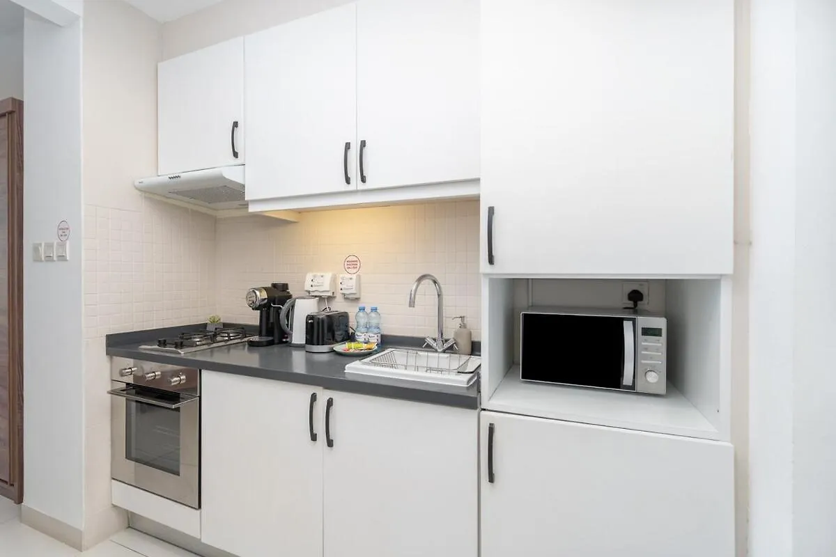 Sleek Studio Apartment At Palm Jumeirah With Ocean Vibes Dubai