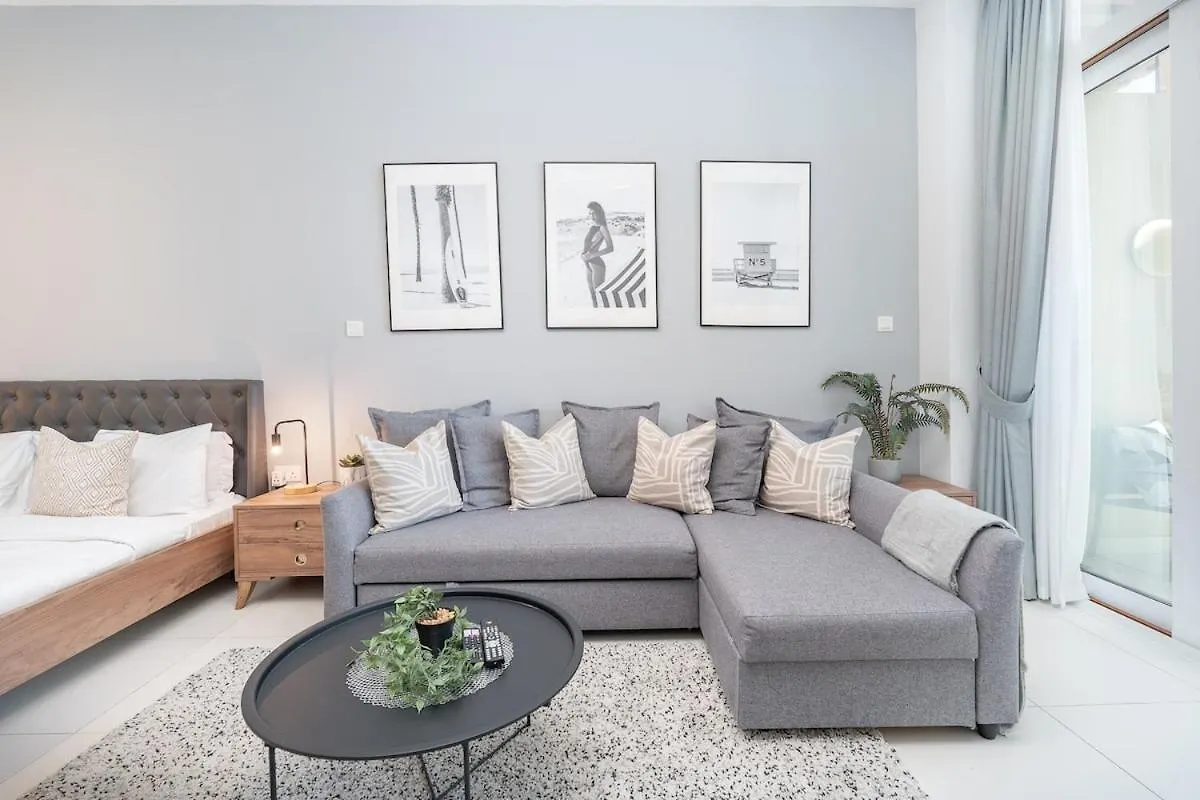 Sleek Studio Apartment At Palm Jumeirah With Ocean Vibes Dubai