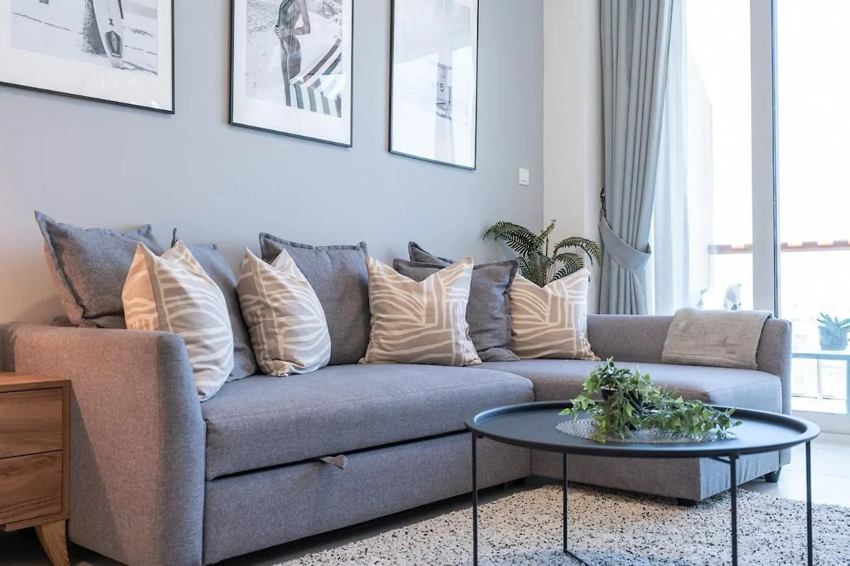Sleek Studio Apartment At Palm Jumeirah With Ocean Vibes Dubai