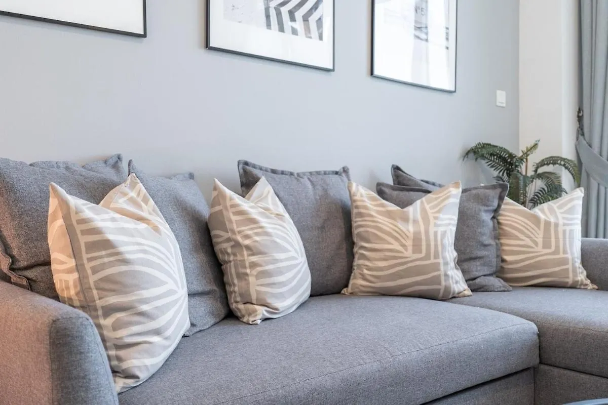 Sleek Studio Apartment At Palm Jumeirah With Ocean Vibes Dubai