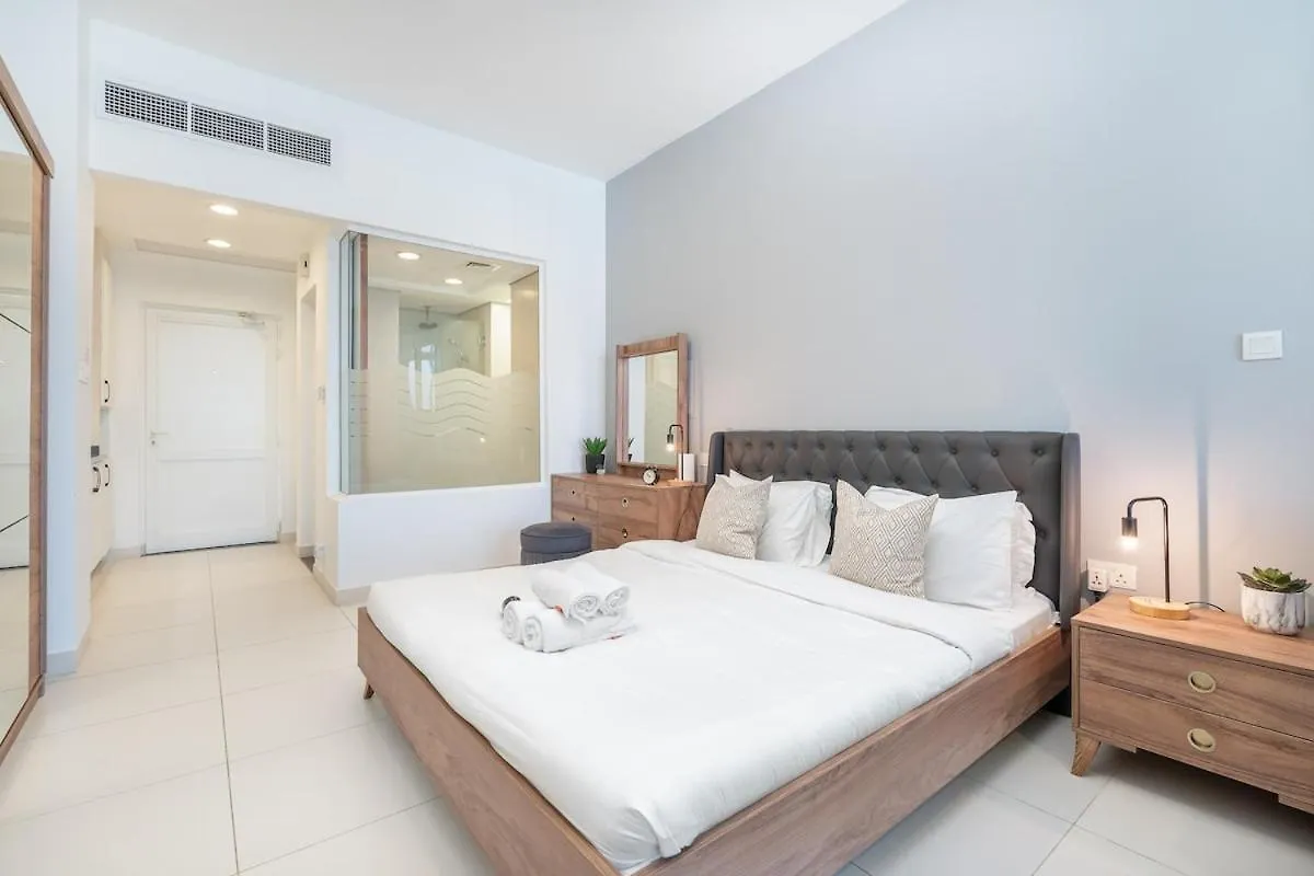 Sleek Studio Apartment At Palm Jumeirah With Ocean Vibes Dubai