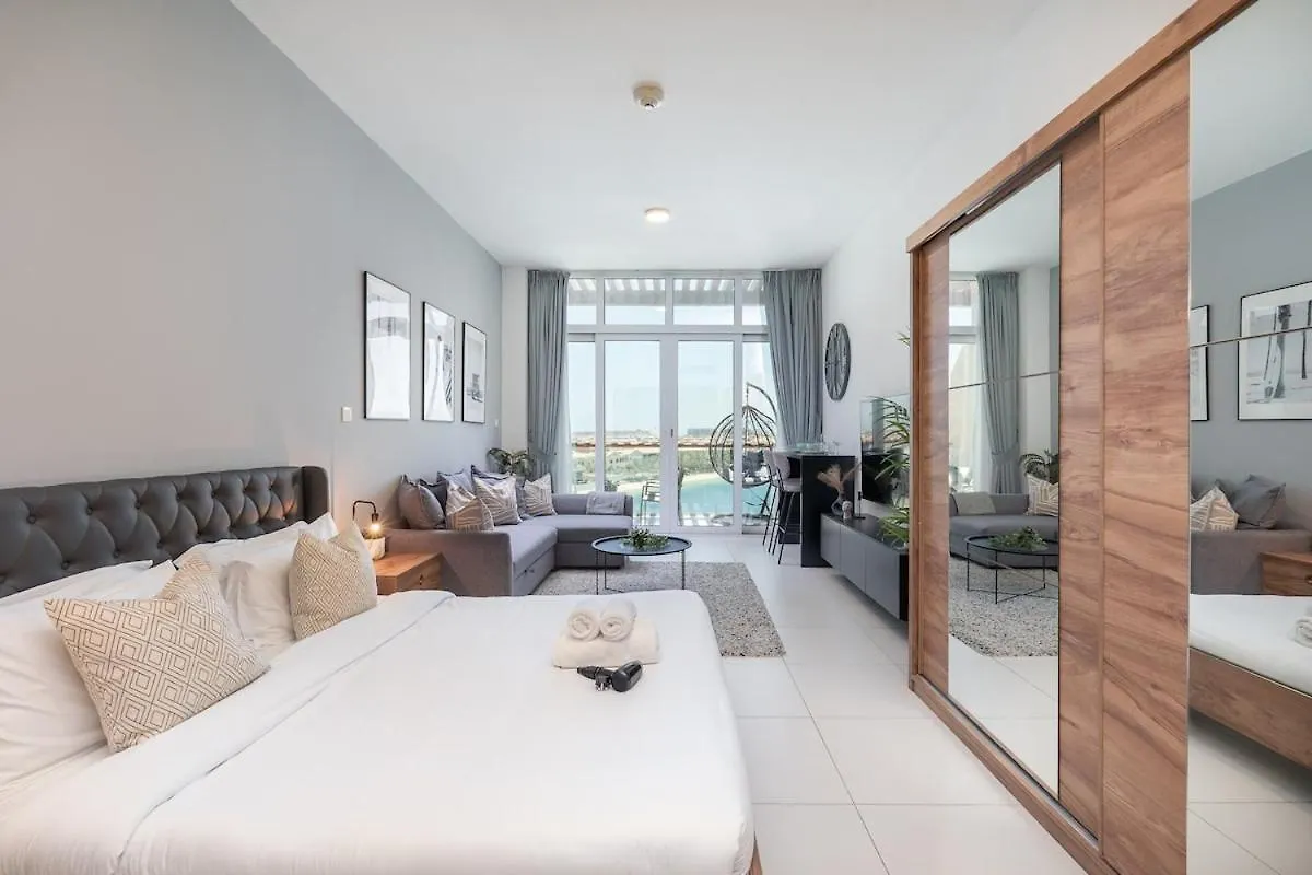 Sleek Studio Apartment At Palm Jumeirah With Ocean Vibes Dubai